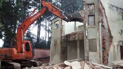 Demolição de Casa - Obra Aldeia da Serra